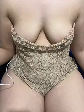 Snapshot of Rouh_ chatting on 12.29.24 Rouh online show from 12.29.24