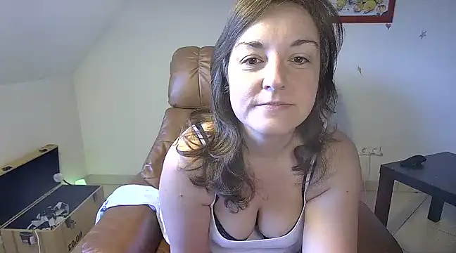 Snapshot of stunning_Rosi chatting on 03.08.25 stunning Rosi online show from 03.08.25