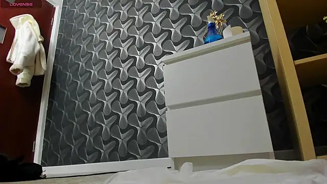 nicolee   19 online show from 02.24.25