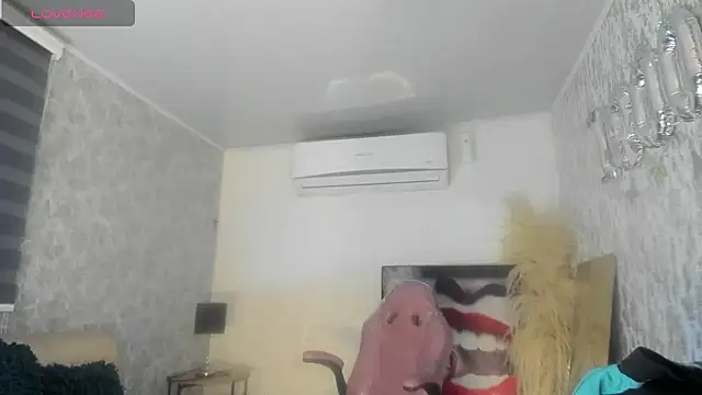 Snapshot of KENDER21_ chatting on 11.27.25 KENDER21 online show from 11.27.25