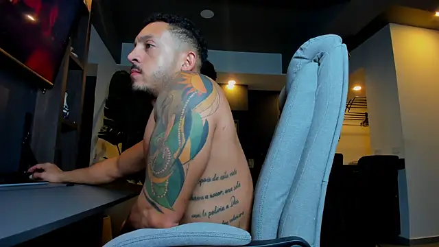 Maximo Marcelo online show from 04.15.26