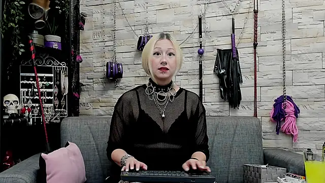 CruelMistress online show from 10.28.25