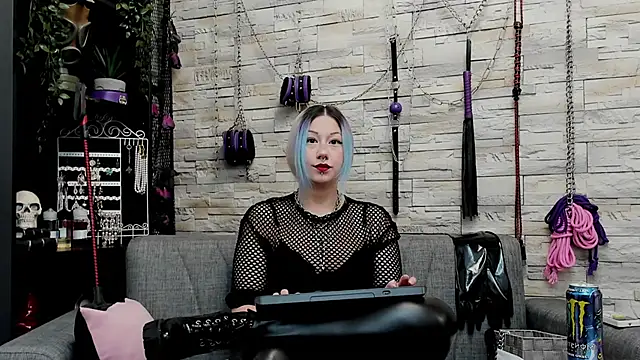 Snapshot of CruelMistress chatting on 01.18.26 CruelMistress online show from 01.18.26