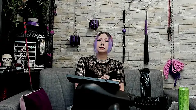 Snapshot of CruelMistress chatting on 02.11.26 CruelMistress online show from 02.11.26