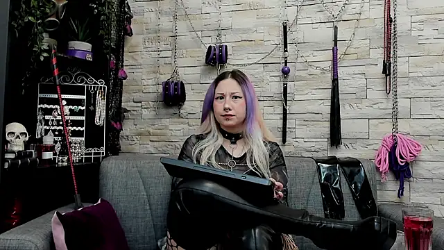 Snapshot of CruelMistress chatting on 02.12.26 CruelMistress online show from 02.12.26