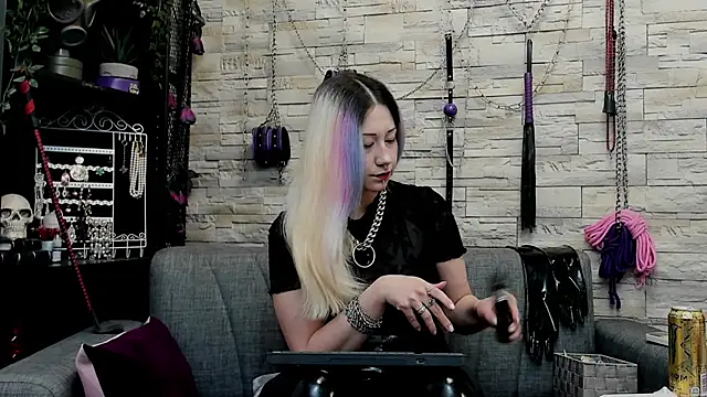 Snapshot of CruelMistress chatting on 02.18.26 CruelMistress online show from 02.18.26