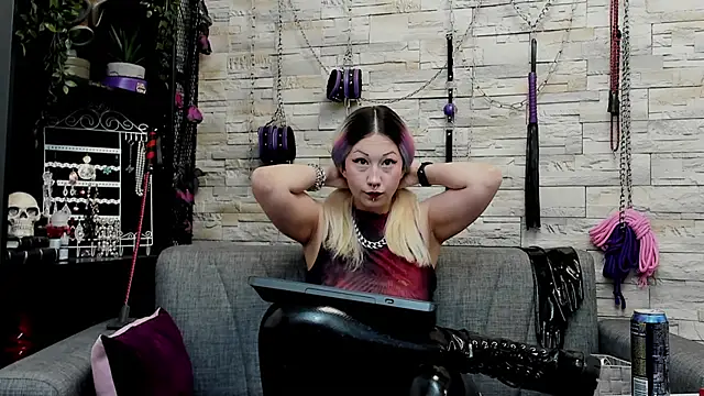 Snapshot of CruelMistress chatting on 02.21.26 CruelMistress online show from 02.21.26