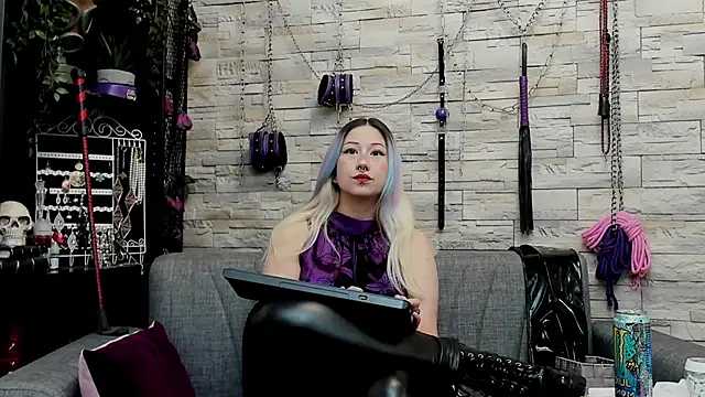 Snapshot of CruelMistress chatting on 02.26.26 CruelMistress online show from 02.26.26