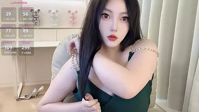 Snapshot of Kulomiyee_koi chatting on 02.24.25 Kulomiyee koi online show from 02.24.25