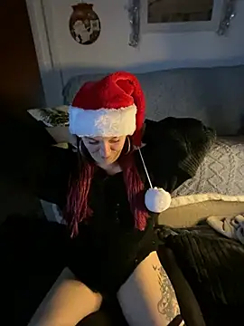 Snapshot of Stoner_BarbieXX chatting on 12.24.24 Stoner BarbieXX online show from 12.24.24