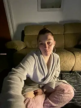 Snapshot of Stoner_BarbieXX chatting on 02.28.25 Stoner BarbieXX online show from 02.28.25