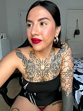 Snapshot of AlaskaLover chatting on 10.08.25 AlaskaLover online show from 10.08.25