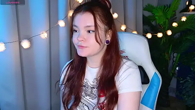 Snapshot of EnnySunrise chatting on 10.18.25 EnnySunrise online show from 10.18.25