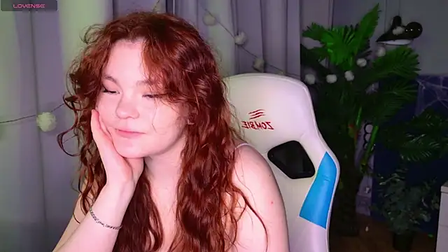 Snapshot of EnnySunrise chatting on 10.19.25 EnnySunrise online show from 10.19.25