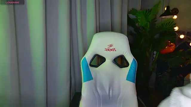 Snapshot of EnnySunrise chatting on 10.23.25 EnnySunrise online show from 10.23.25