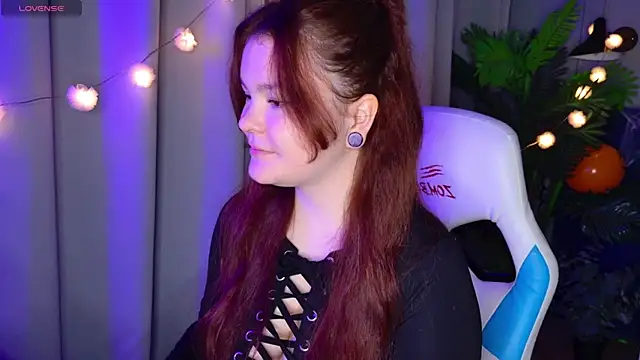 Snapshot of EnnySunrise chatting on 10.25.25 EnnySunrise online show from 10.25.25