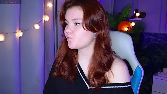 Snapshot of EnnySunrise chatting on 10.30.25 EnnySunrise online show from 10.30.25