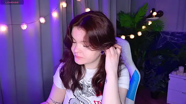 Snapshot of EnnySunrise chatting on 11.06.25 EnnySunrise online show from 11.06.25