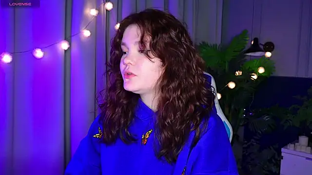 Snapshot of EnnySunrise chatting on 11.14.25 EnnySunrise online show from 11.14.25