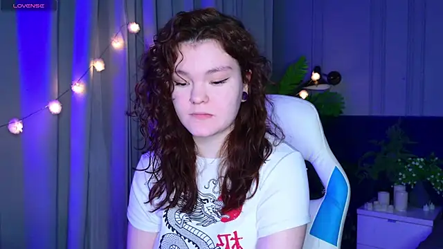 Snapshot of EnnySunrise chatting on 12.04.25 EnnySunrise online show from 12.04.25