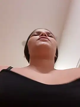 Snapshot of girl_milk1 chatting on 12.11.24 girl milk1 online show from 12.11.24