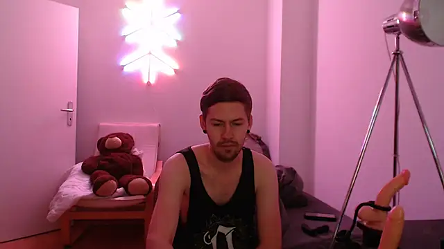 Snapshot of jonny-bisexual chatting on 12.12.24 jonny-bisexual online show from 12.12.24