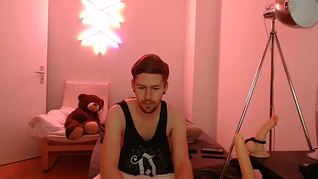 Snapshot of jonny-bisexual chatting on 12.15.24 jonny-bisexual online show from 12.15.24