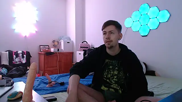 Snapshot of jonny-bisexual chatting on 12.25.24 jonny-bisexual online show from 12.25.24