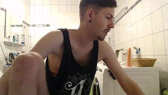 Snapshot of jonny-bisexual chatting on 12.29.24 jonny-bisexual online show from 12.29.24