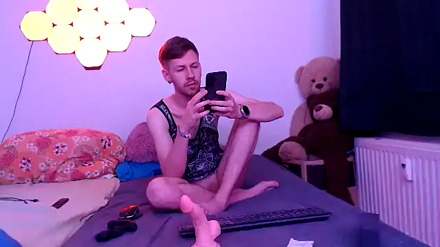Snapshot of jonny-bisexual chatting on 09.16.25 jonny-bisexual online show from 09.16.25