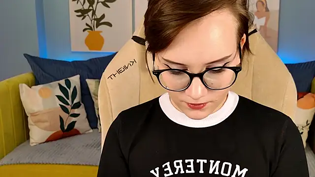 Snapshot of StellaGloww chatting on 01.04.25 StellaGloww online show from 01.04.25