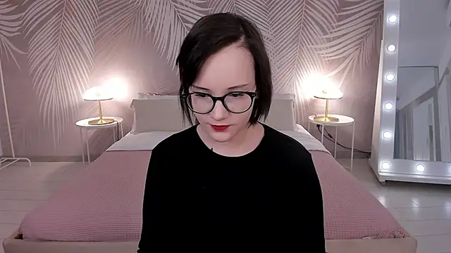 Snapshot of StellaGloww chatting on 03.21.25 StellaGloww online show from 03.21.25