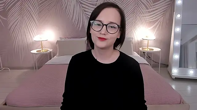 Snapshot of StellaGloww chatting on 03.21.25 StellaGloww online show from 03.21.25