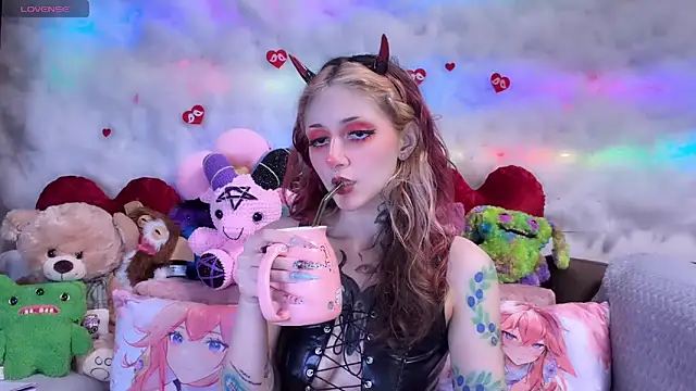 Snapshot of _Devill_Baby chatting on 04.24.26 Devill Baby online show from 04.24.26