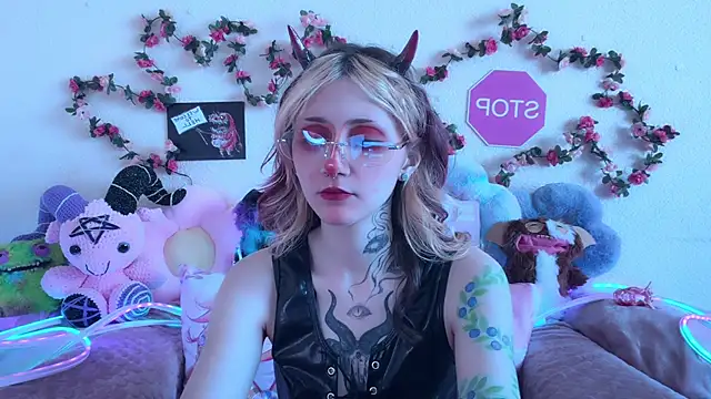 Snapshot of _Devill_Baby chatting on 05.19.26 Devill Baby online show from 05.19.26