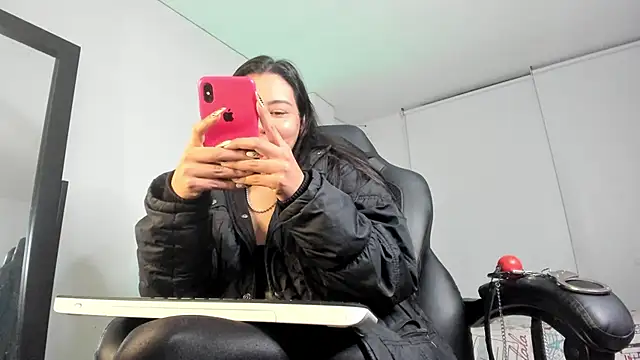 charlotte joliedart online show from 01.03.25