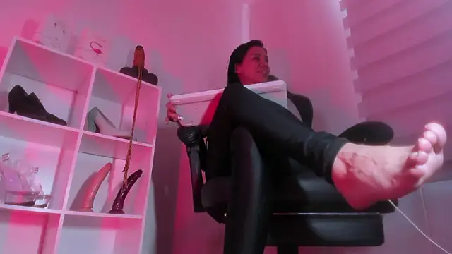 charlotte joliedart online show from 02.13.26