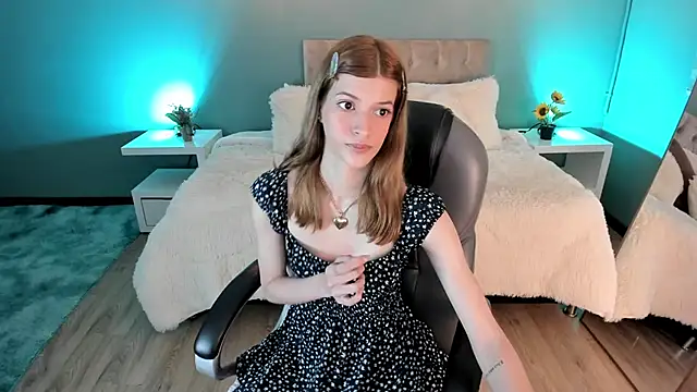 Nora Vennucci online show from 10.18.25