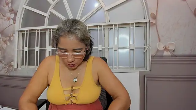 Snapshot of mature_bigass__ chatting on 12.31.24 mature bigass online show from 12.31.24