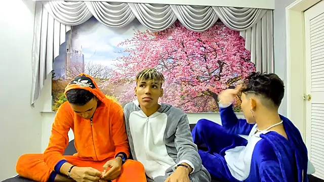 StrawwBoys online show from 12.12.24