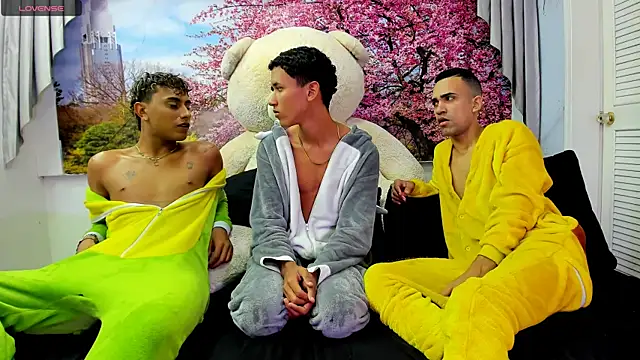 StrawwBoys online show from 03.19.25