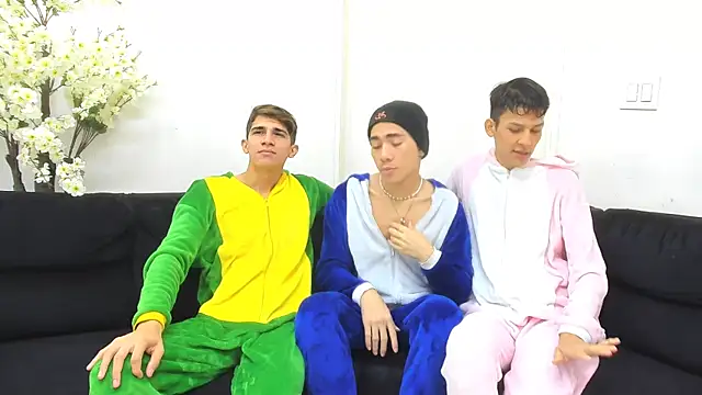 StrawwBoys online show from 09.18.25