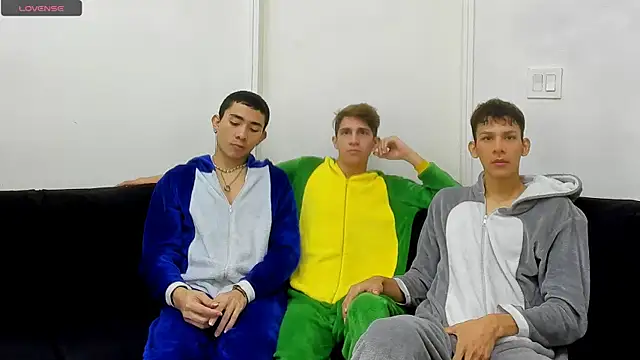 StrawwBoys online show from 09.26.25
