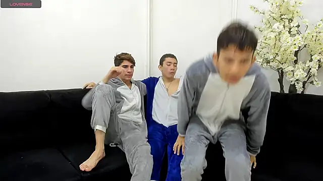 StrawwBoys online show from 10.03.25