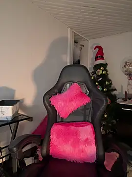 Anily Lovely online show from 02.13.26