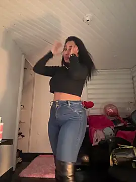 Anily Lovely online show from 02.21.26