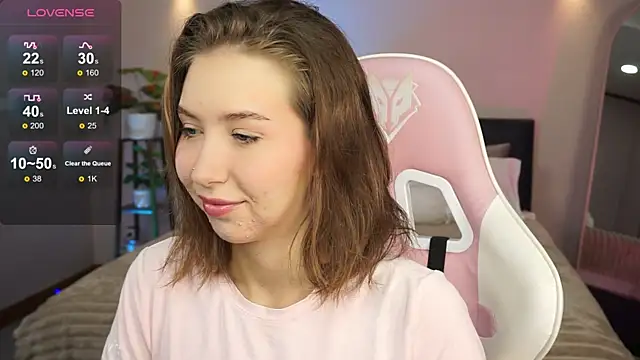 Snapshot of LinaSiren chatting on 12.13.24 LinaSiren online show from 12.13.24