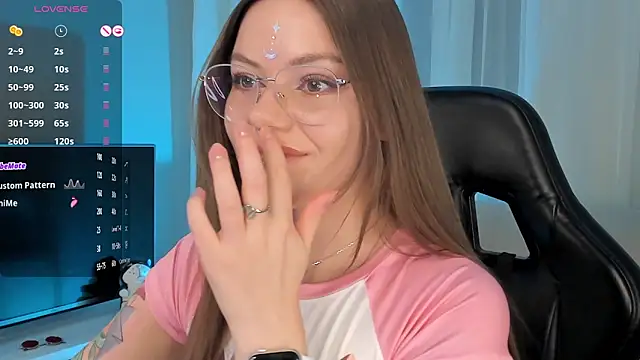 Snapshot of Marta_May_ chatting on 12.12.24 Marta May online show from 12.12.24