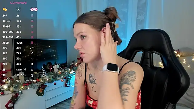 Snapshot of Marta_May_ chatting on 12.15.24 Marta May online show from 12.15.24