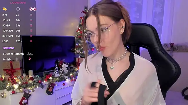 Snapshot of Marta_May_ chatting on 01.10.25 Marta May online show from 01.10.25